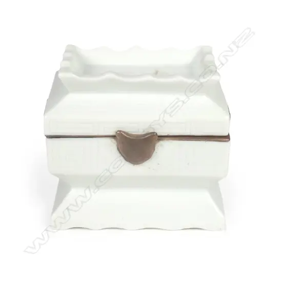 A rare Korean miniature porcelain funerary box (myônggi)