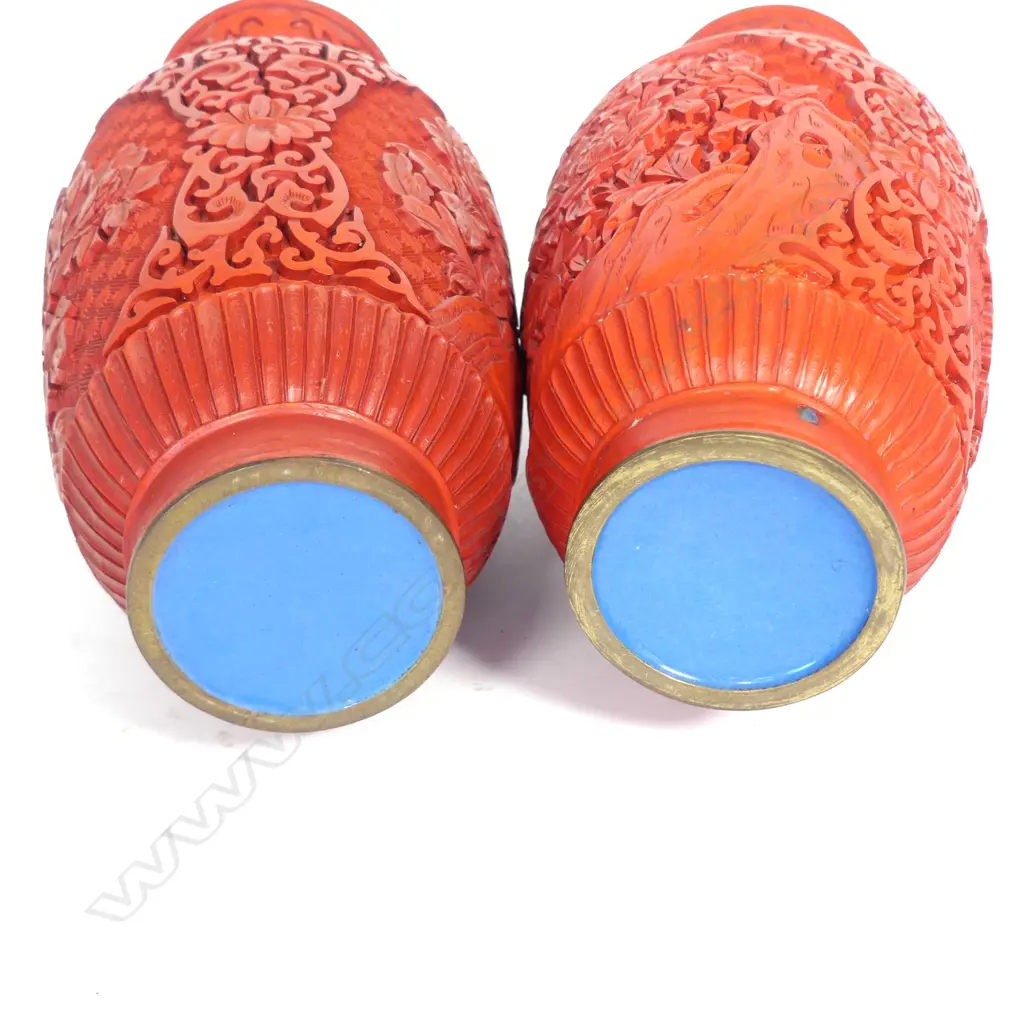 A pair of Chinese cinnabar coloured lacquer vases Image 1++
