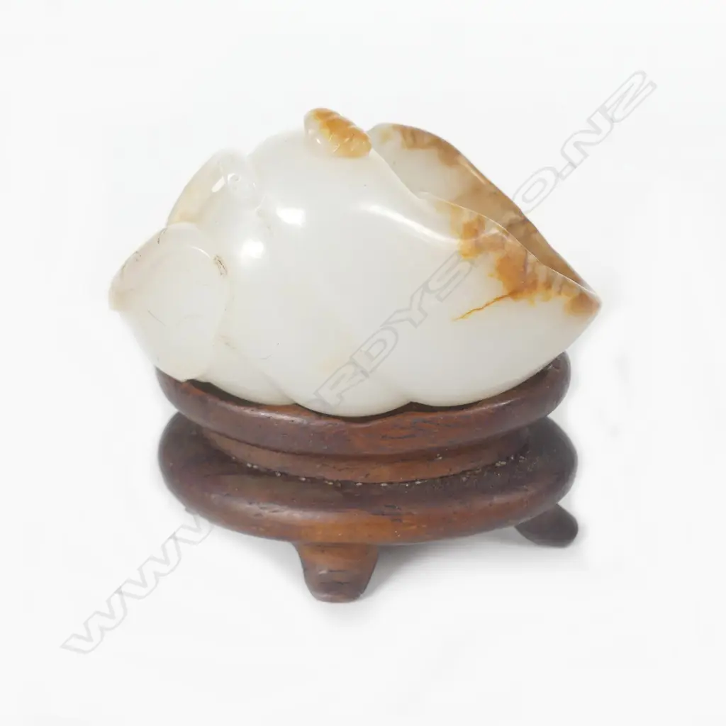 A Chinese mutton fat jade handling piece Image 1++