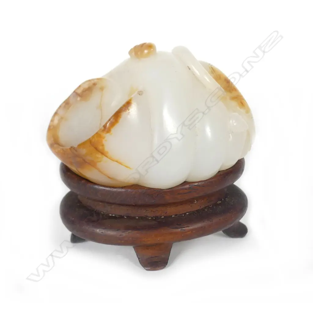 A Chinese mutton fat jade handling piece Image 1++