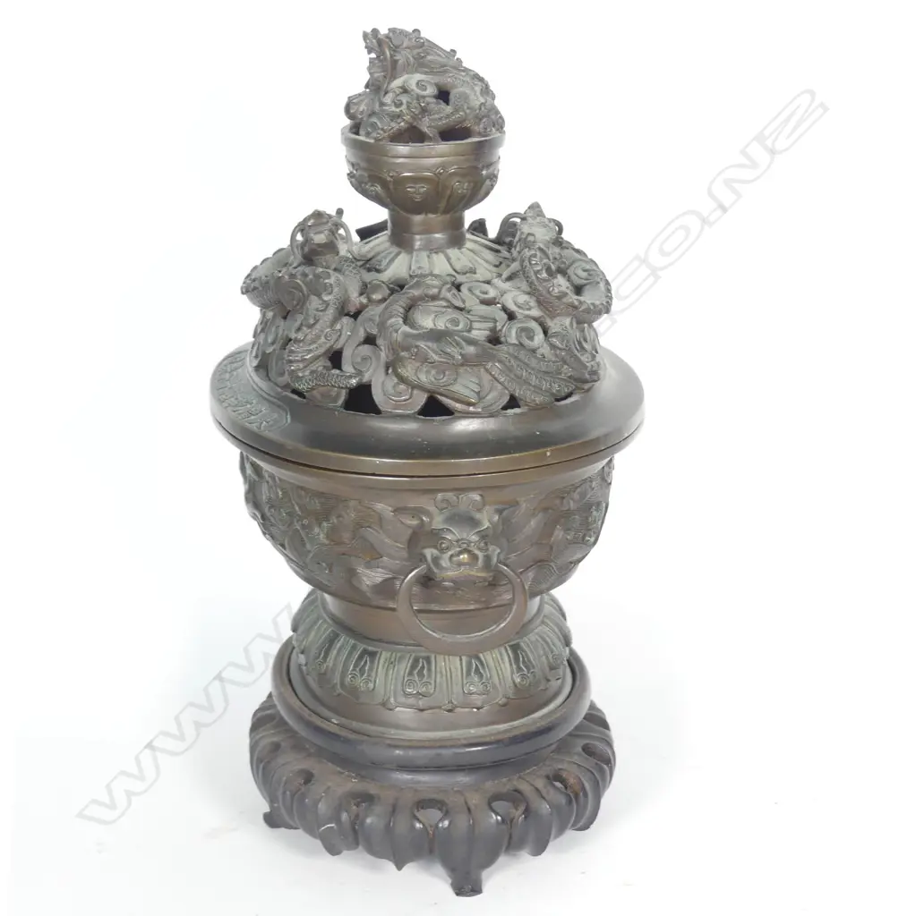A good Chinese bronze censer Image 1++