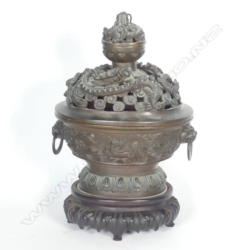 A good Chinese bronze censer Image 1++