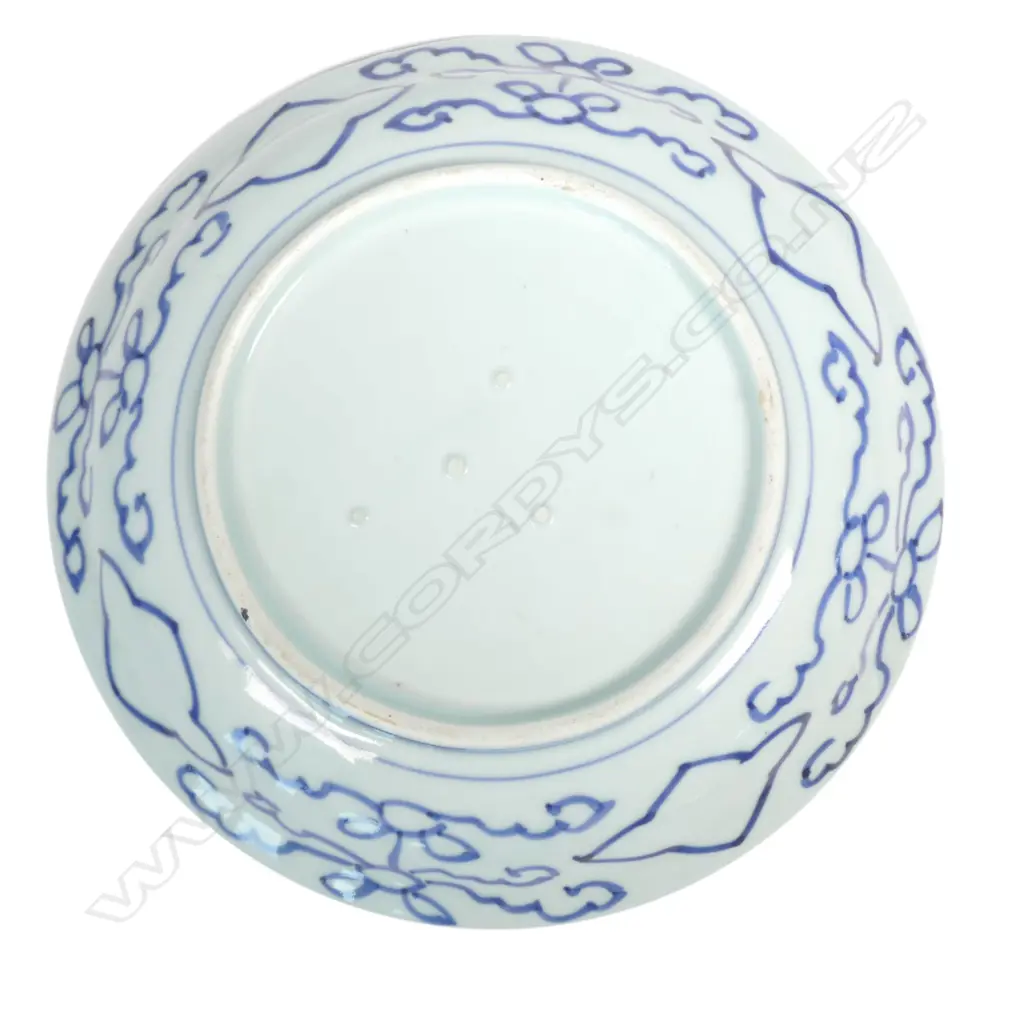 A Japanese porcelain shallow dish Image 1++