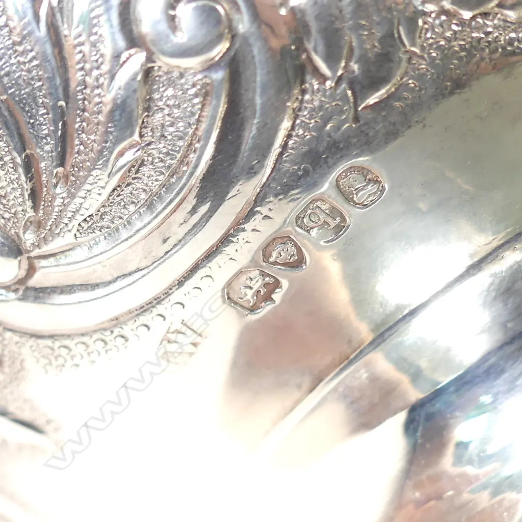 A Victorian silver cream jug Image 1++