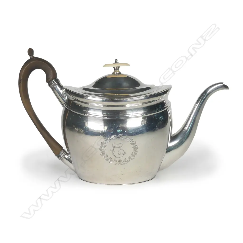 A George III silver teapot Image 1++