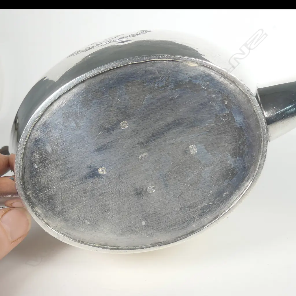 A George III silver teapot Image 1++