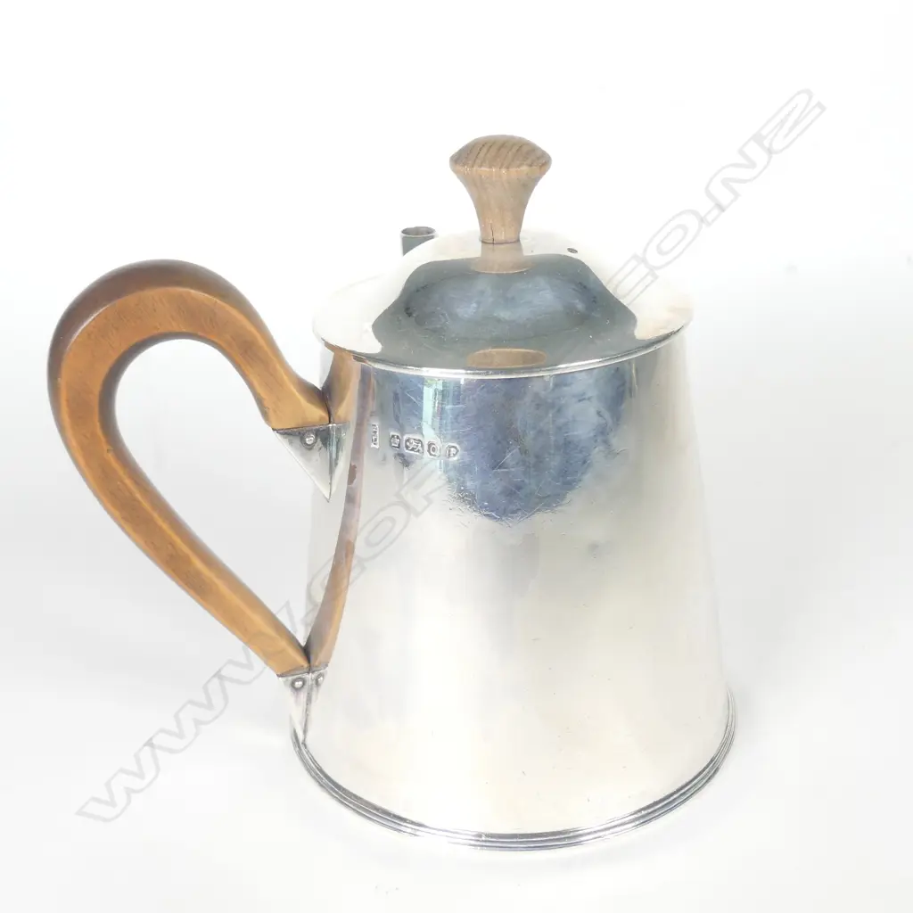 A Victorian silver George I style bullet teapot Image 1++
