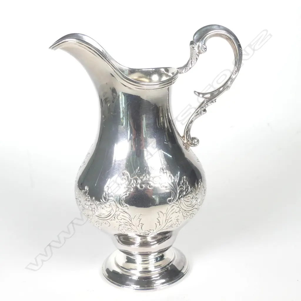 A William IV Scottish silver cream jug Image 1++