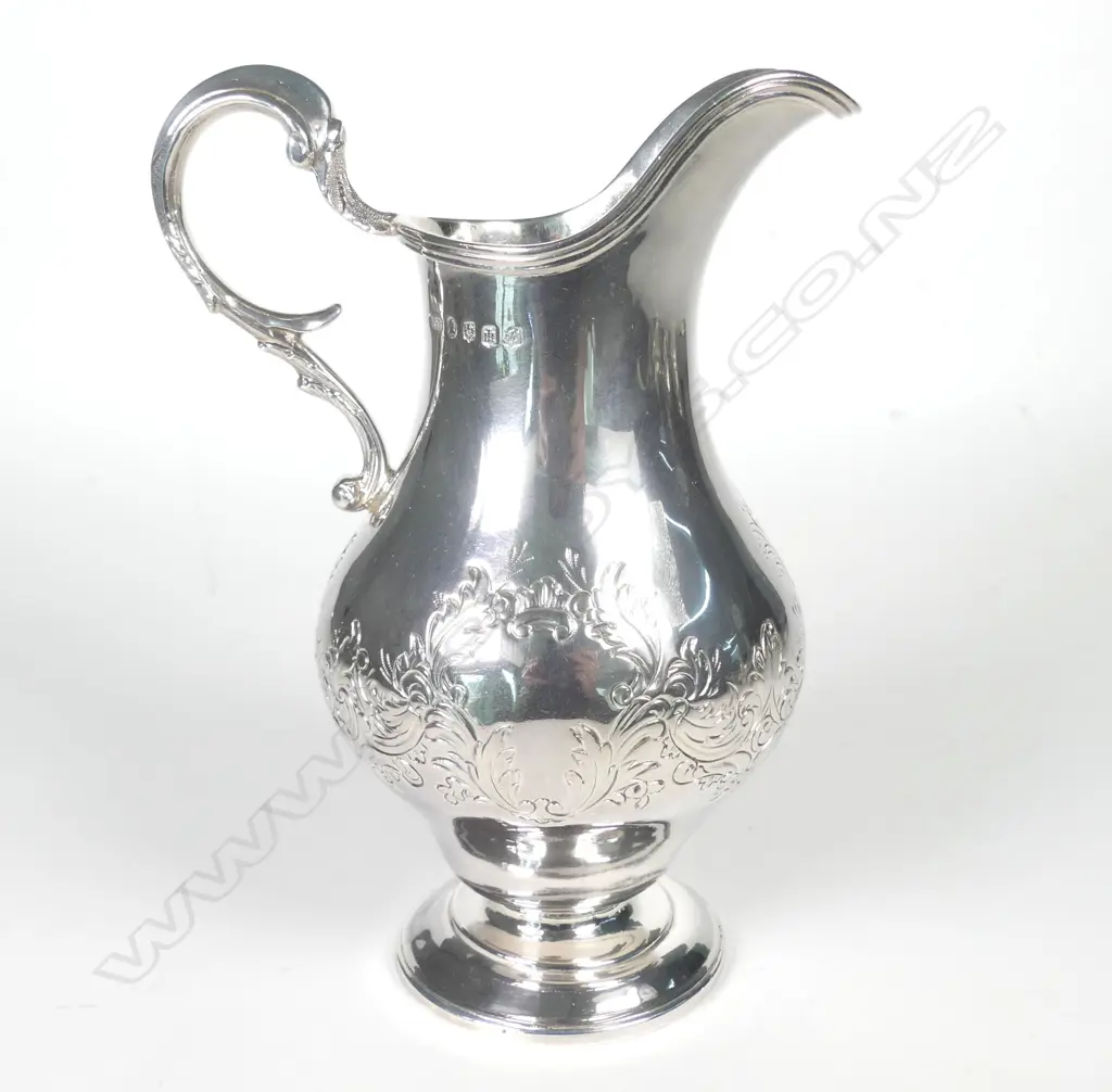 A William IV Scottish silver cream jug Image 1++