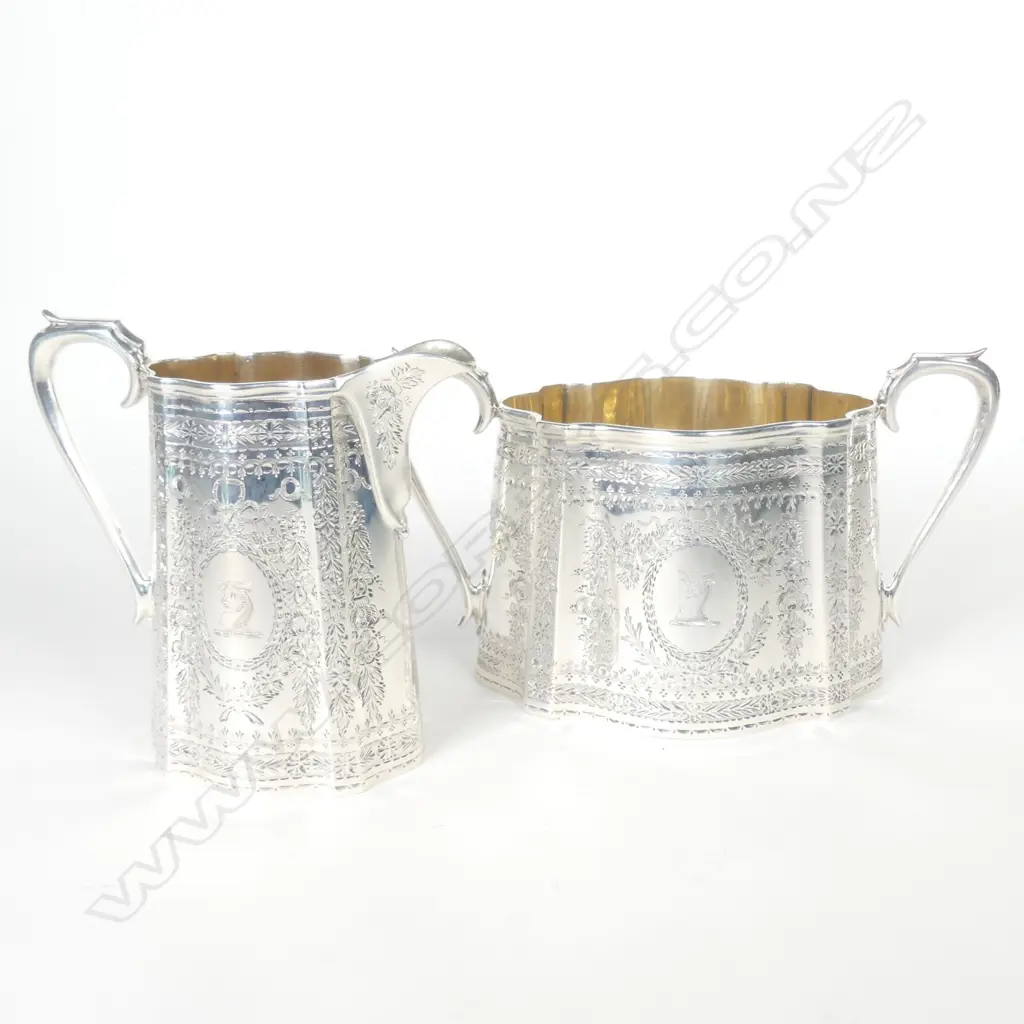 A Victorian silver cream jug and sugar basin Image 1++