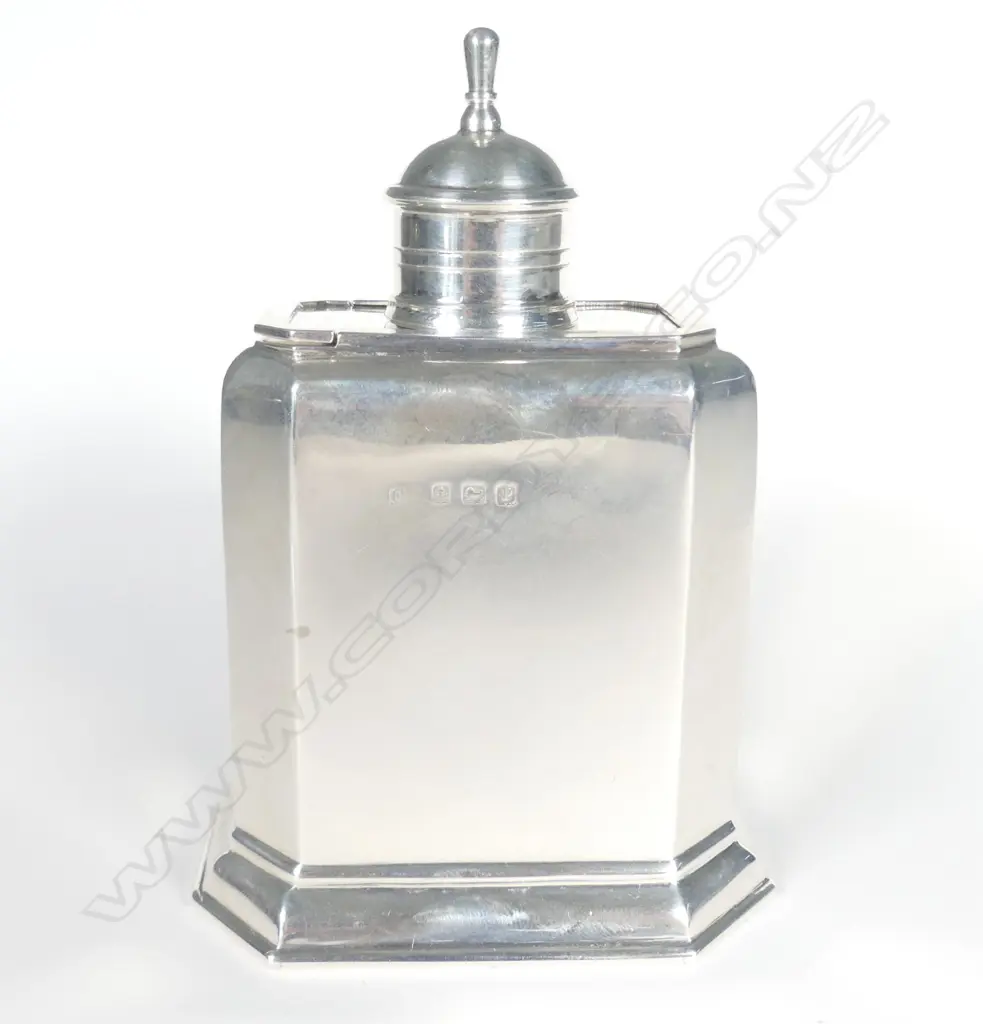 A George V silver tea caddy in Queen Anne style Image 1++