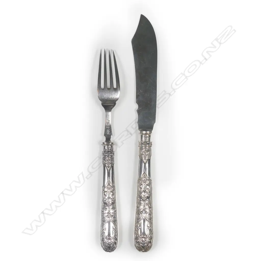 A quality Victorian cased silver fish service Image 1++