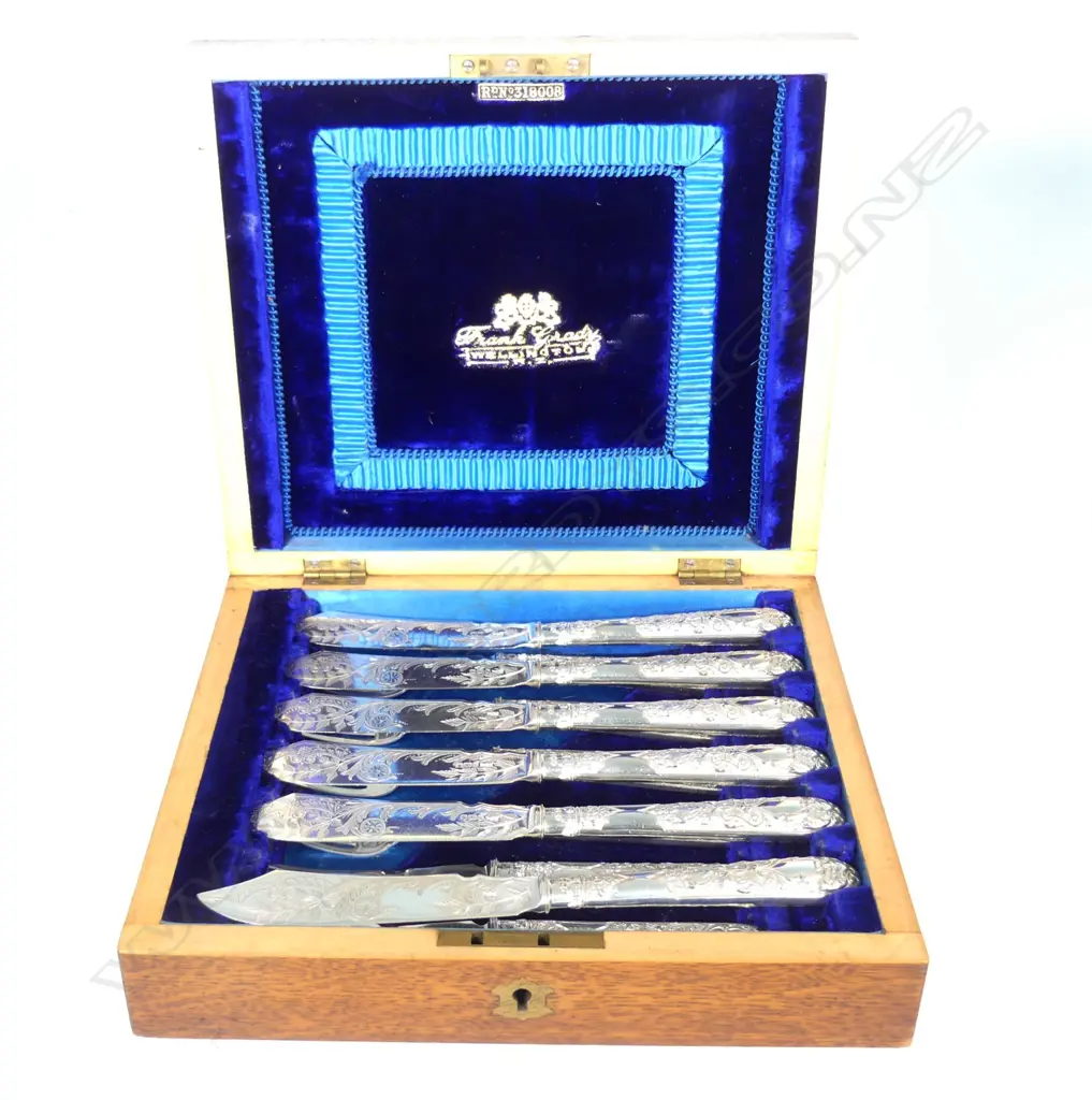 A quality Victorian cased silver fish service Image 1++