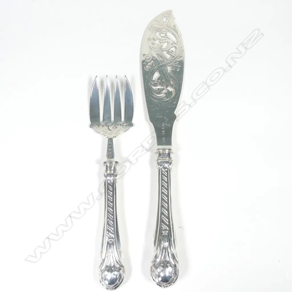 A pair of Victorian silver fish servers Image 1++