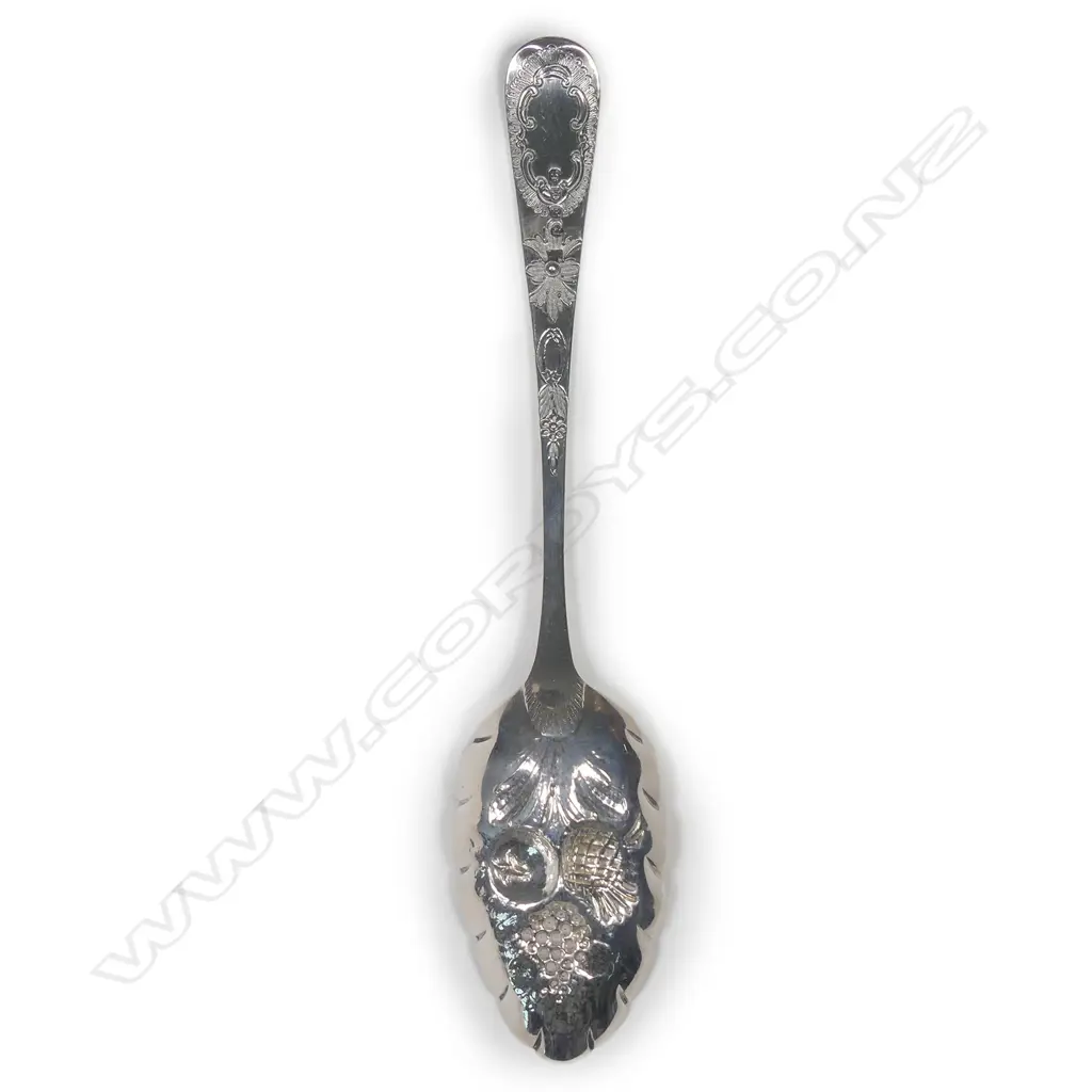 A boxed set of four silver berry spoons Image 1++