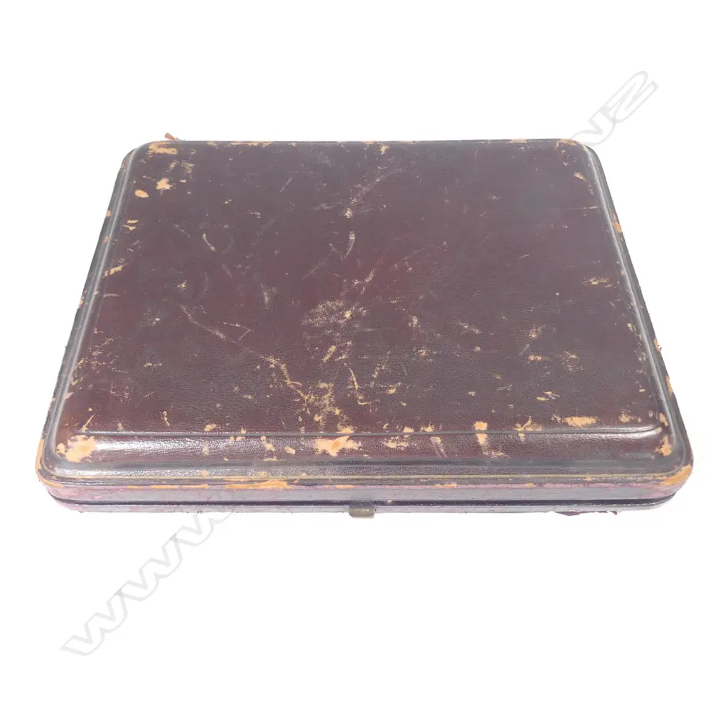 A boxed set of four silver berry spoons Image 1++