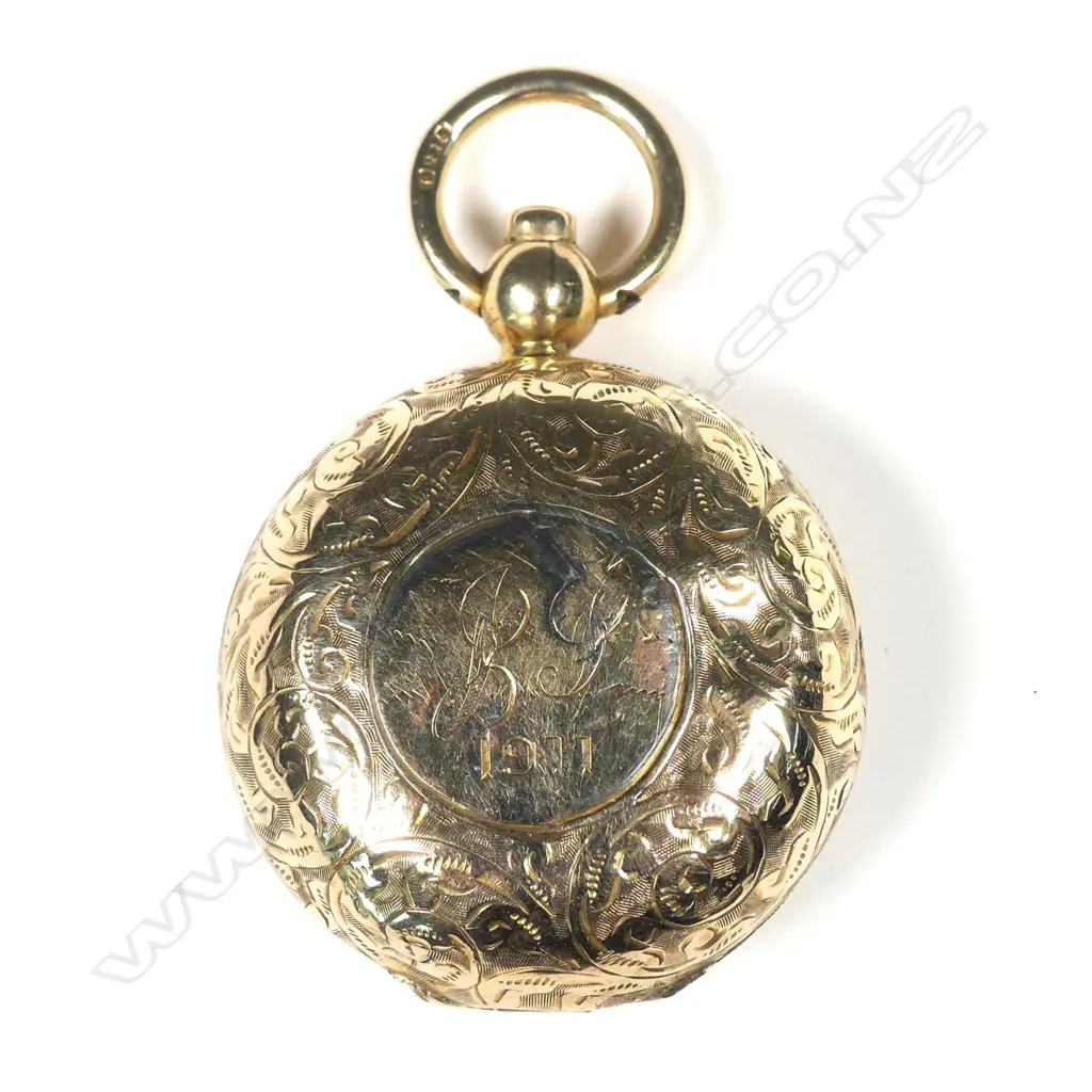 An early 20thC 9ct. yellow gold engraved sovereign case Image 1++