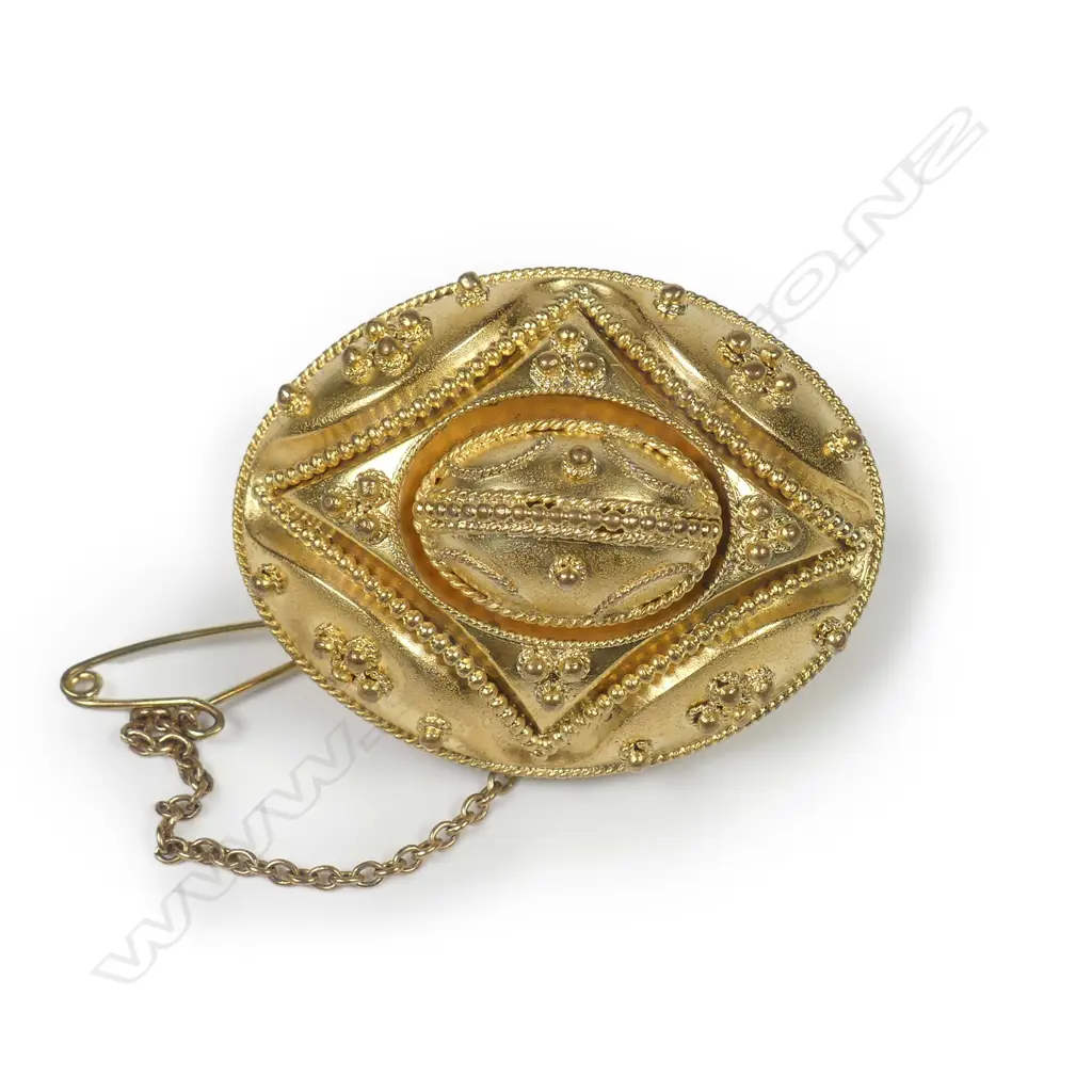 A Victorian 15ct gold mourning brooch Image 1++