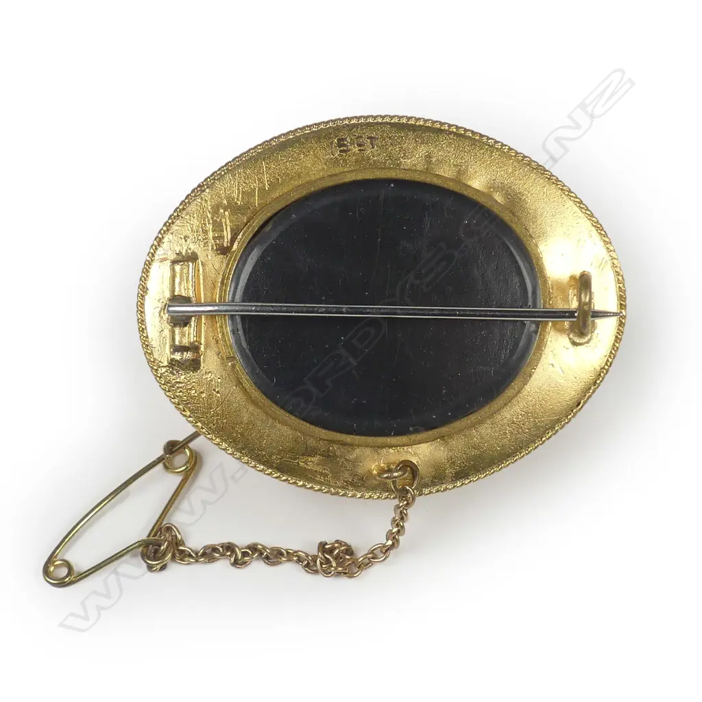 A Victorian 15ct gold mourning brooch Image 1++