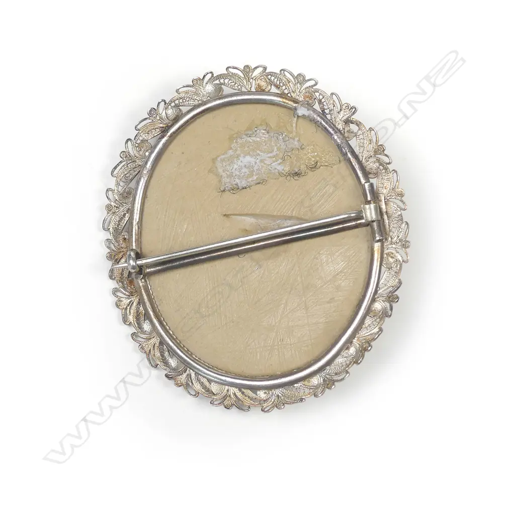 A Victorian lava cameo brooch Image 1++