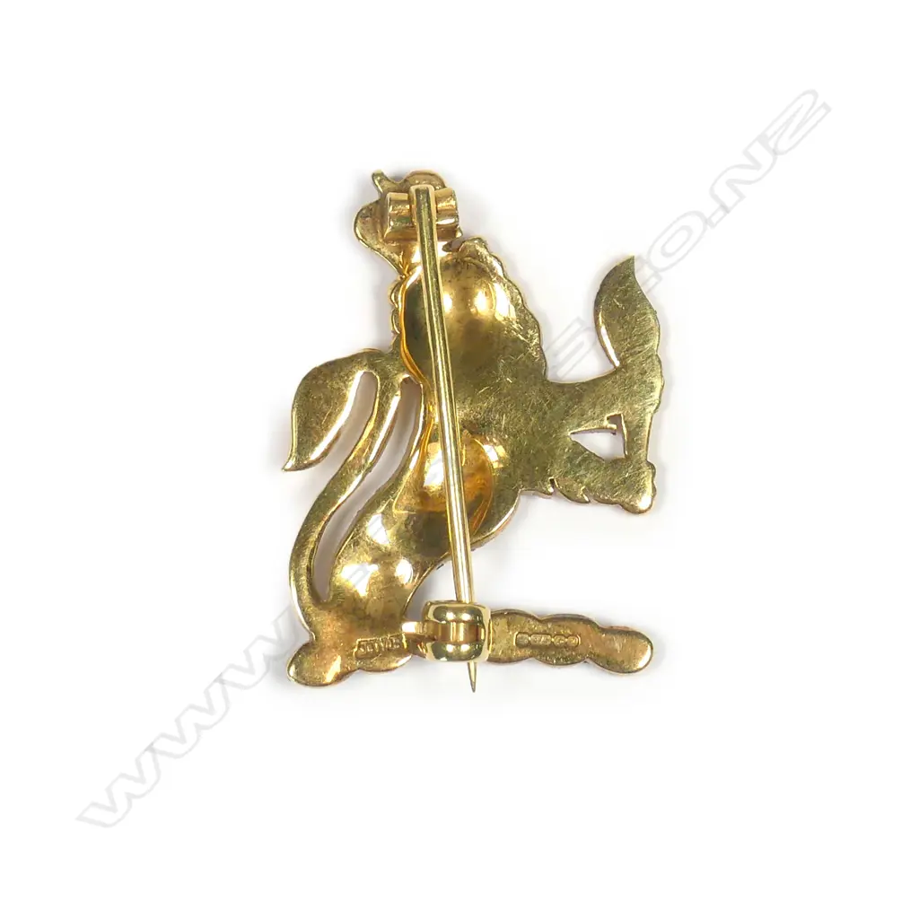 An early 20thC 9ct. yellow gold and seed pearl set lion rampant brooch Image 1++
