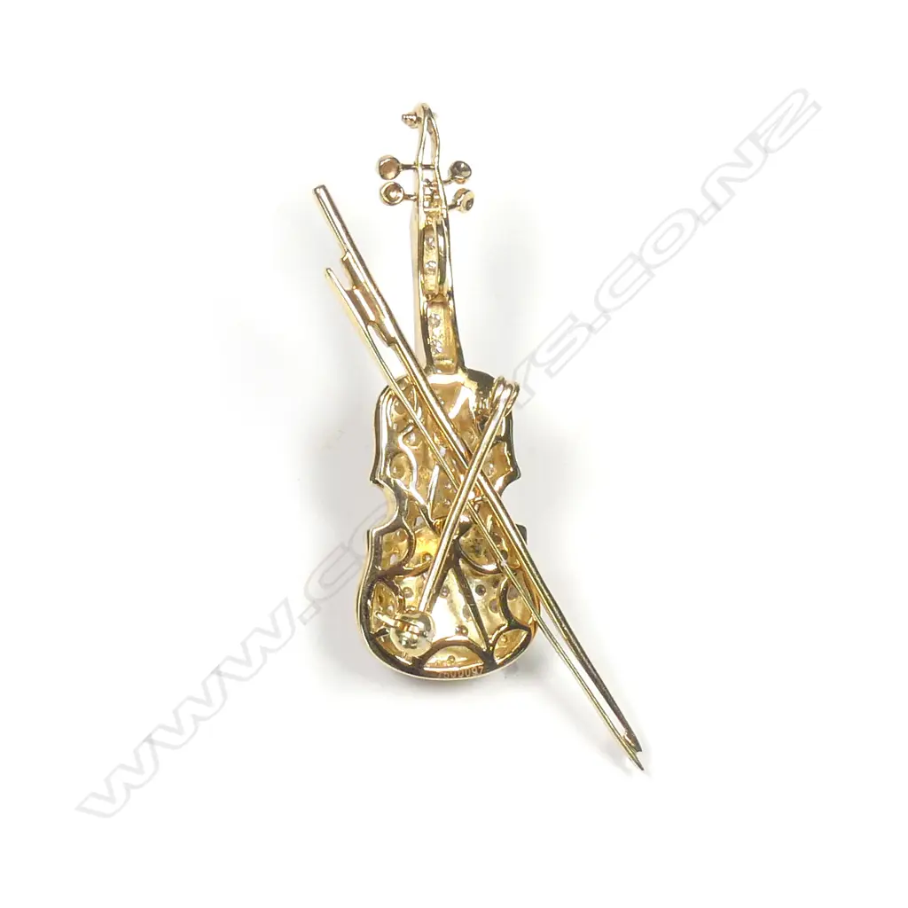A modern 18ct. yellow gold and diamond set violin form pendant/brooch Image 1++
