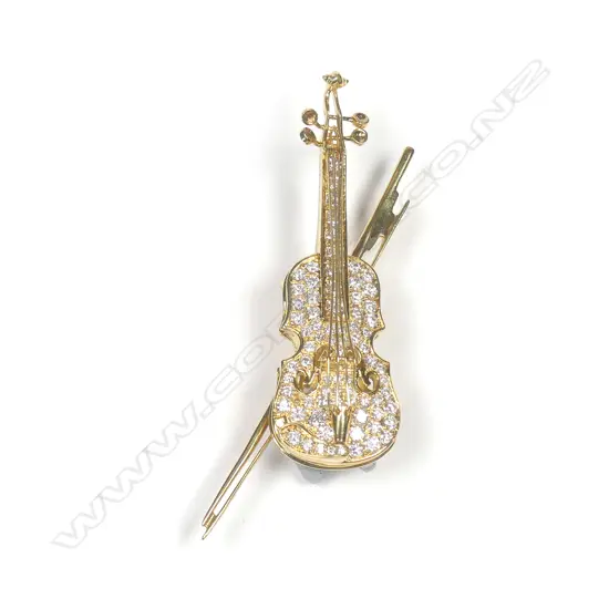 A modern 18ct. yellow gold and diamond set violin form pendant/brooch