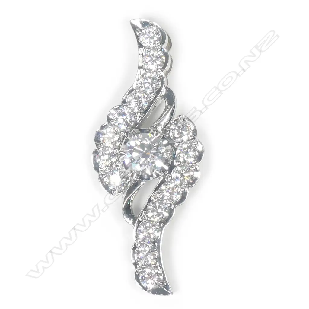 An impressive 18ct white gold and diamond pendant Image 1++