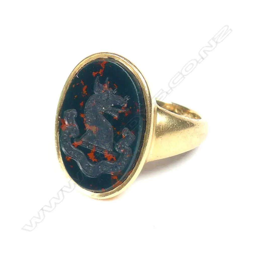 A 19thC 18ct. yellow gold and bloodstone seal ring Image 1++