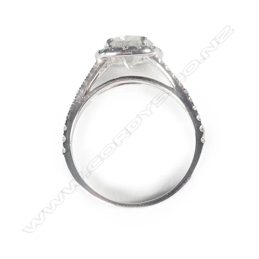 An 18ct white gold and diamond ring Image 1++