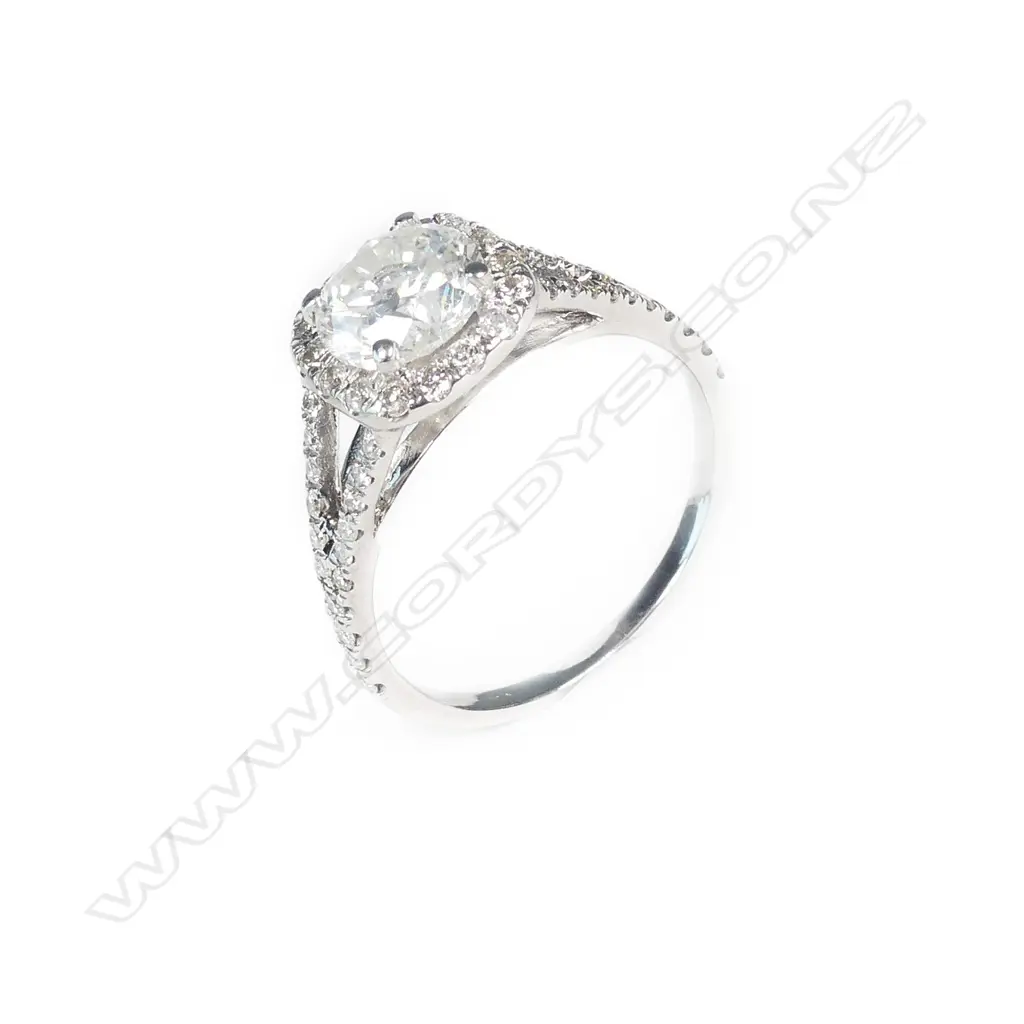 An 18ct white gold and diamond ring Image 1++