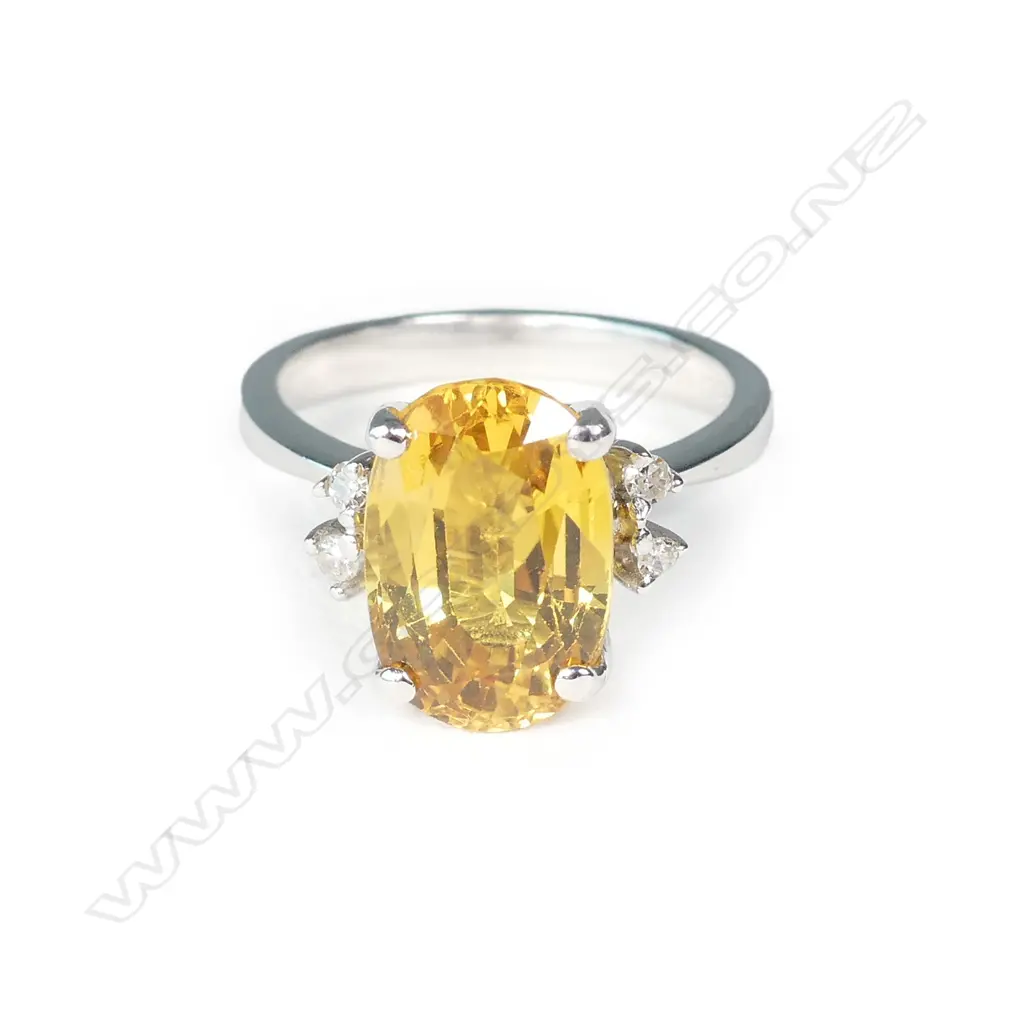 An 18ct white gold and golden sapphire ring Image 1++
