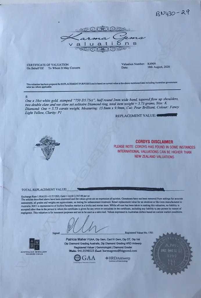 An 18ct white gold diamond ring Image 1++