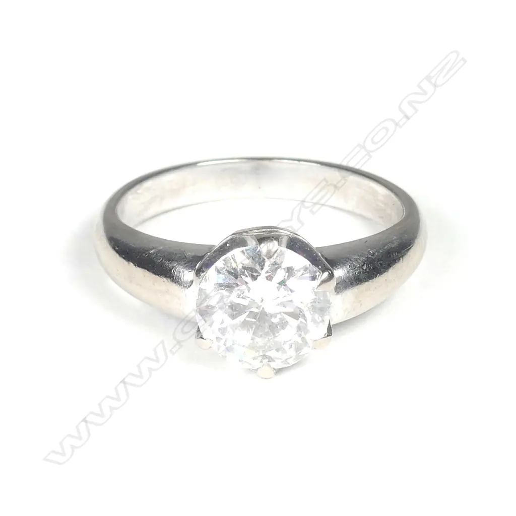 A 2.001ct diamond solitaire 18ct white gold ring Image 1++