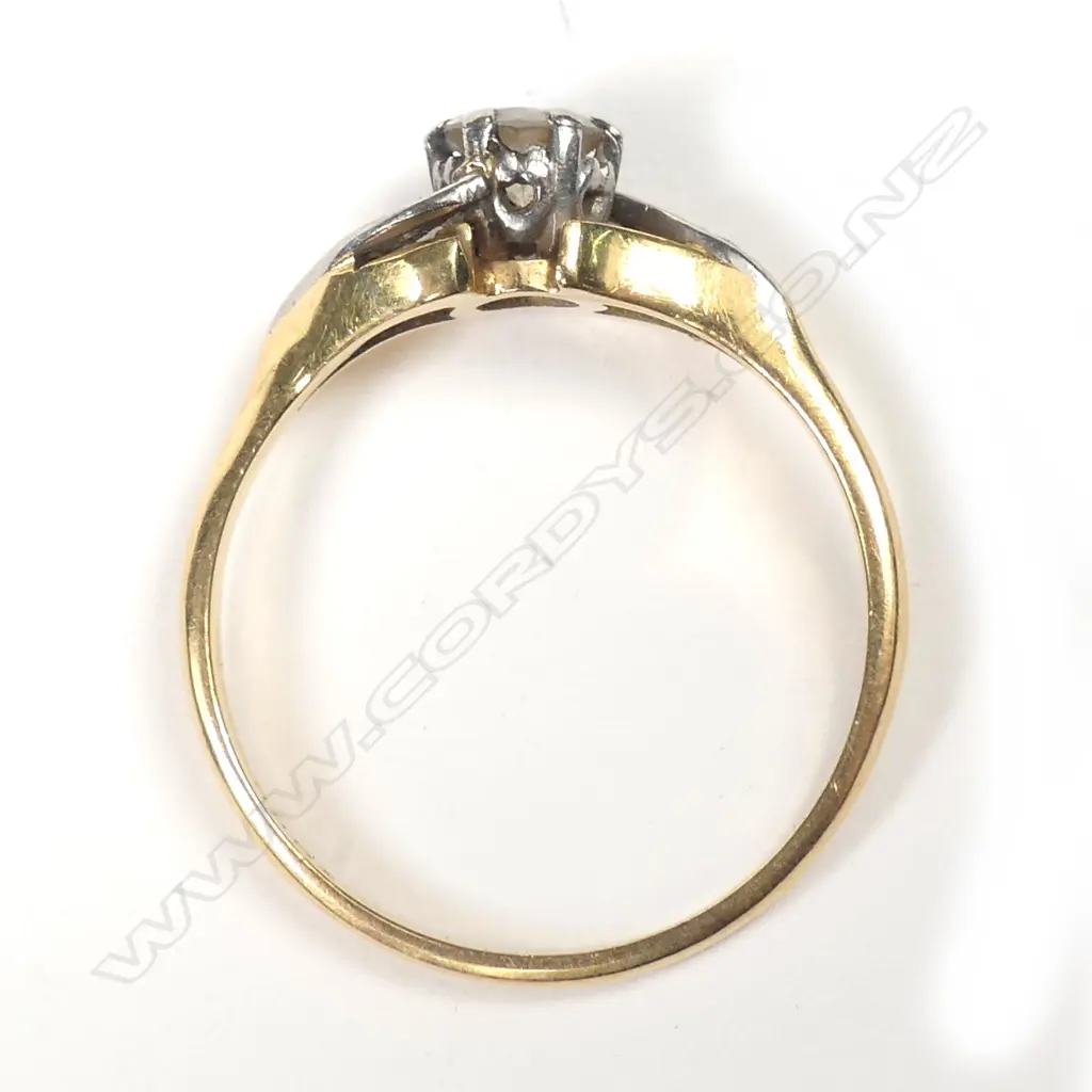 A vintage 18ct diamond solitaire ring Image 1++