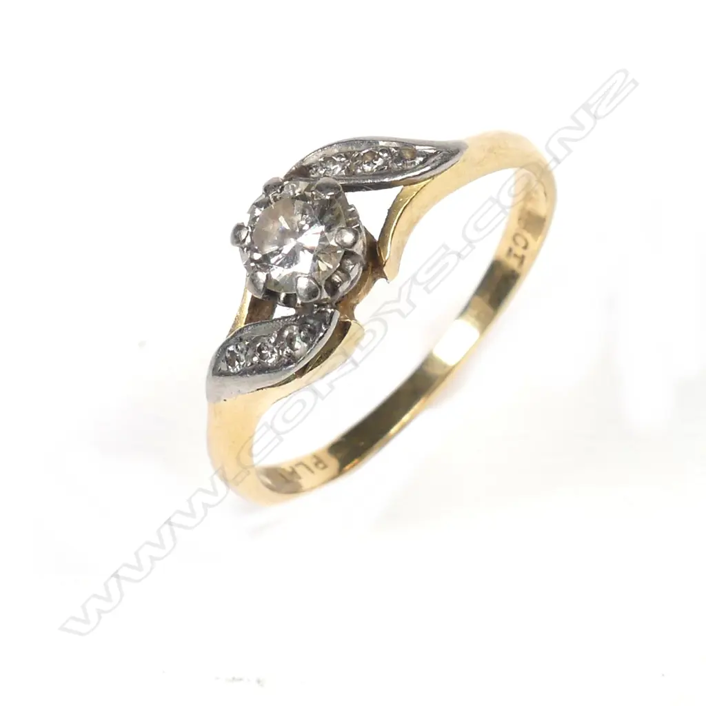 A vintage 18ct diamond solitaire ring Image 1++