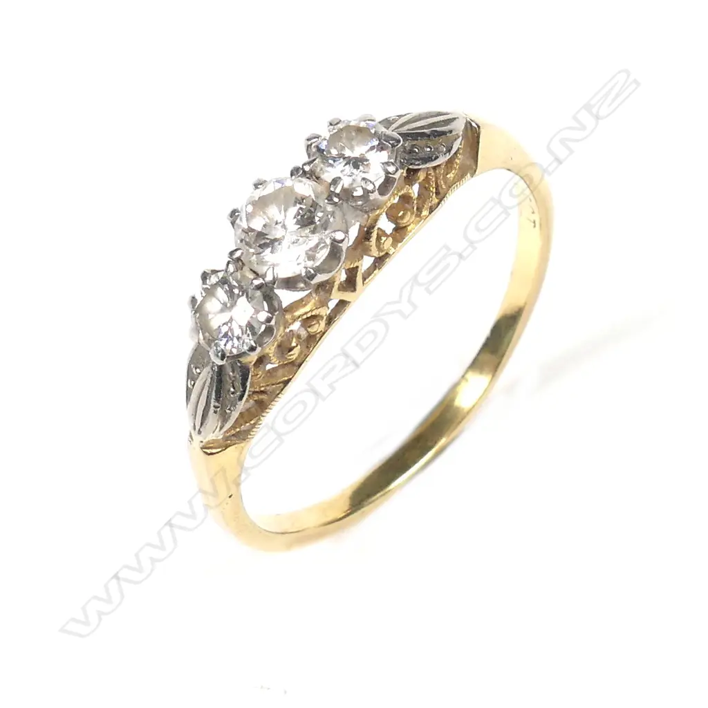 A c.1940s 18ct. yellow gold and three stone diamond ring Image 1++