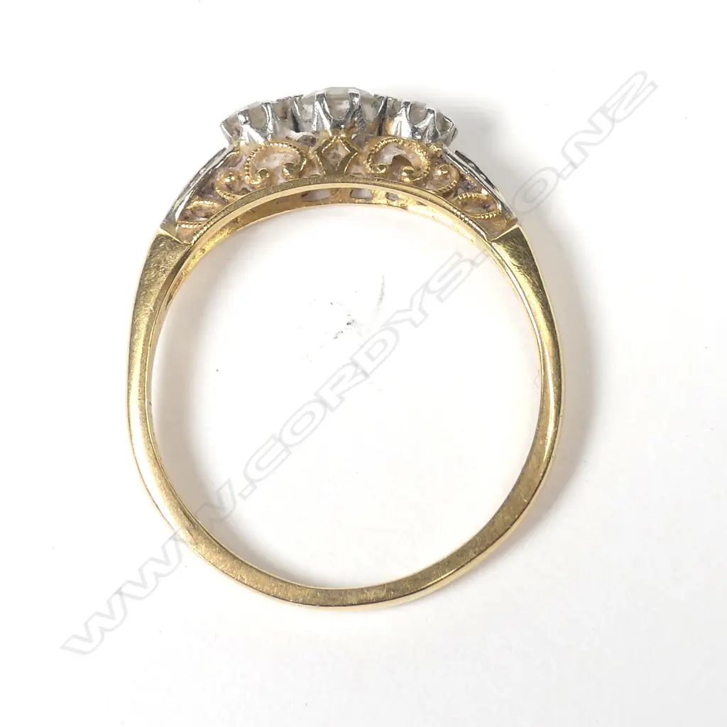 A c.1940s 18ct. yellow gold and three stone diamond ring Image 1++