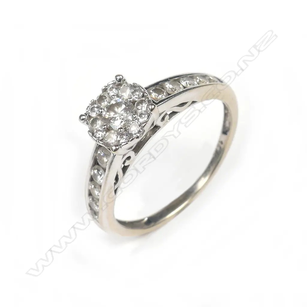 A vintage 14ct white gold and diamond cluster ring Image 1++