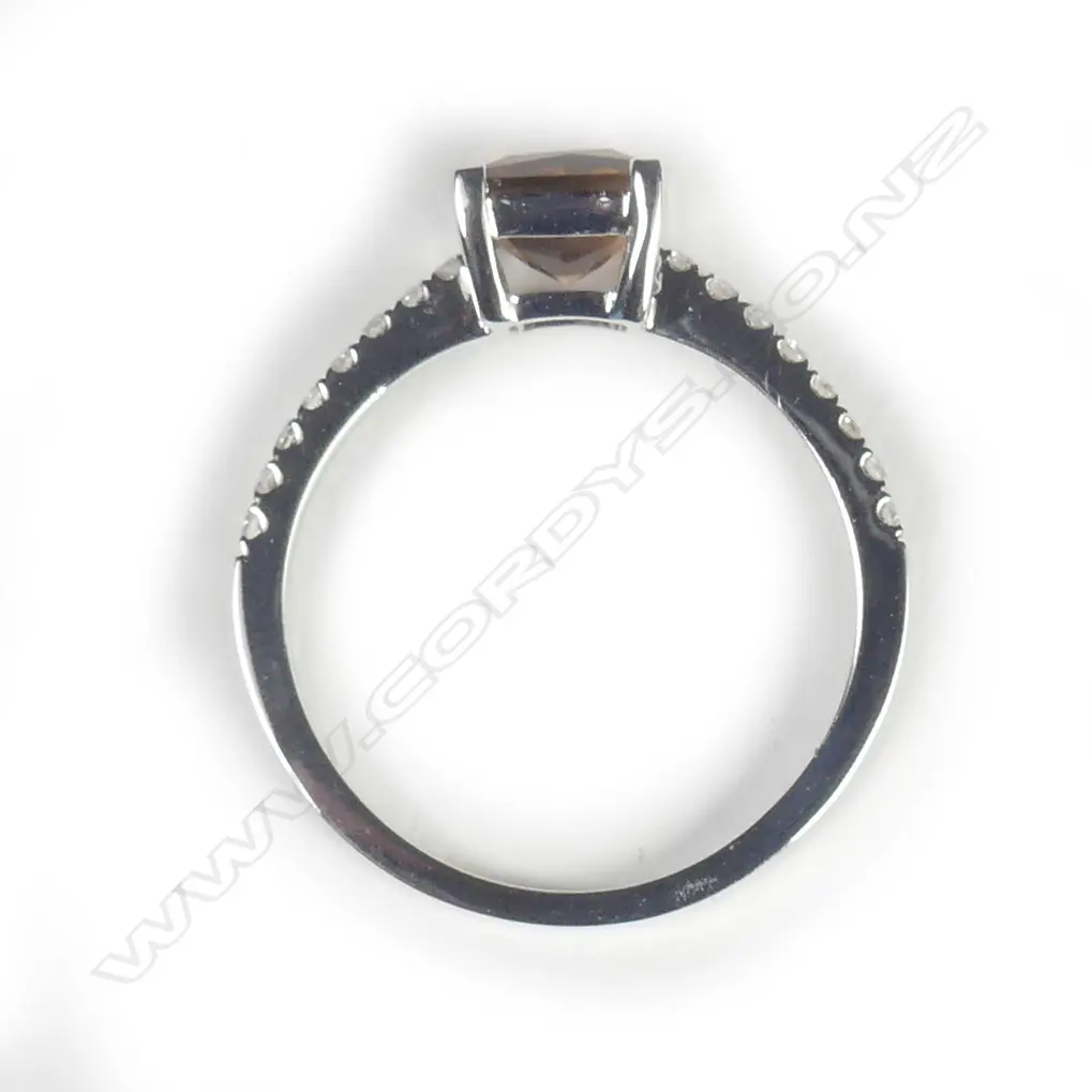 A 9ct white gold tourmaline and diamond ring Image 1++