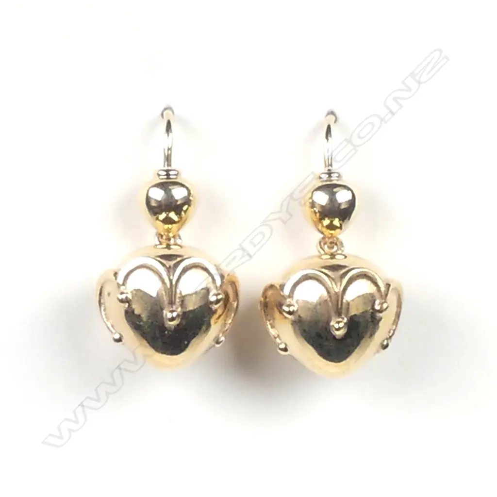A pair of 9ct gold drop earrings Image 1++