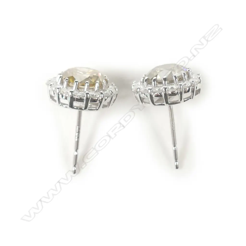 A pair of 14ct white gold diamond halo stud earrings Image 1++