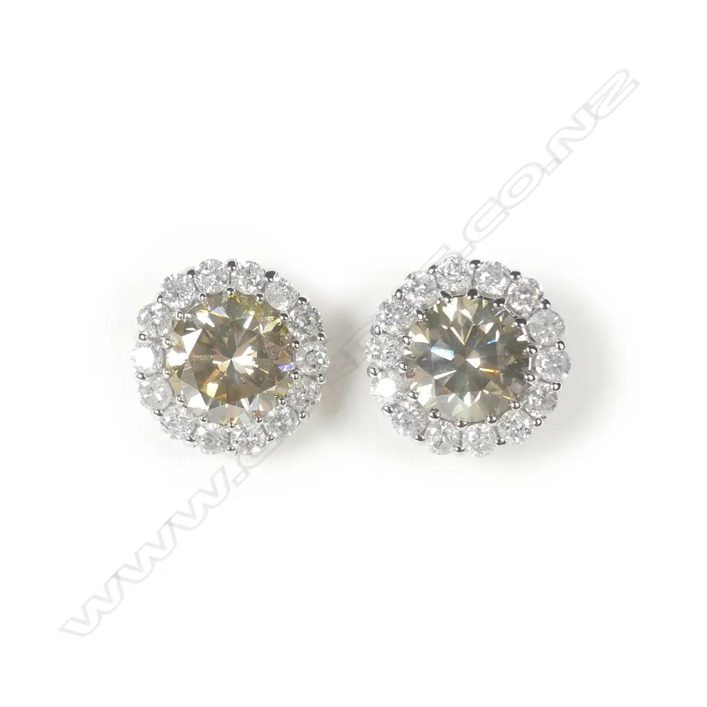 A pair of 14ct white gold diamond halo stud earrings Image 1++