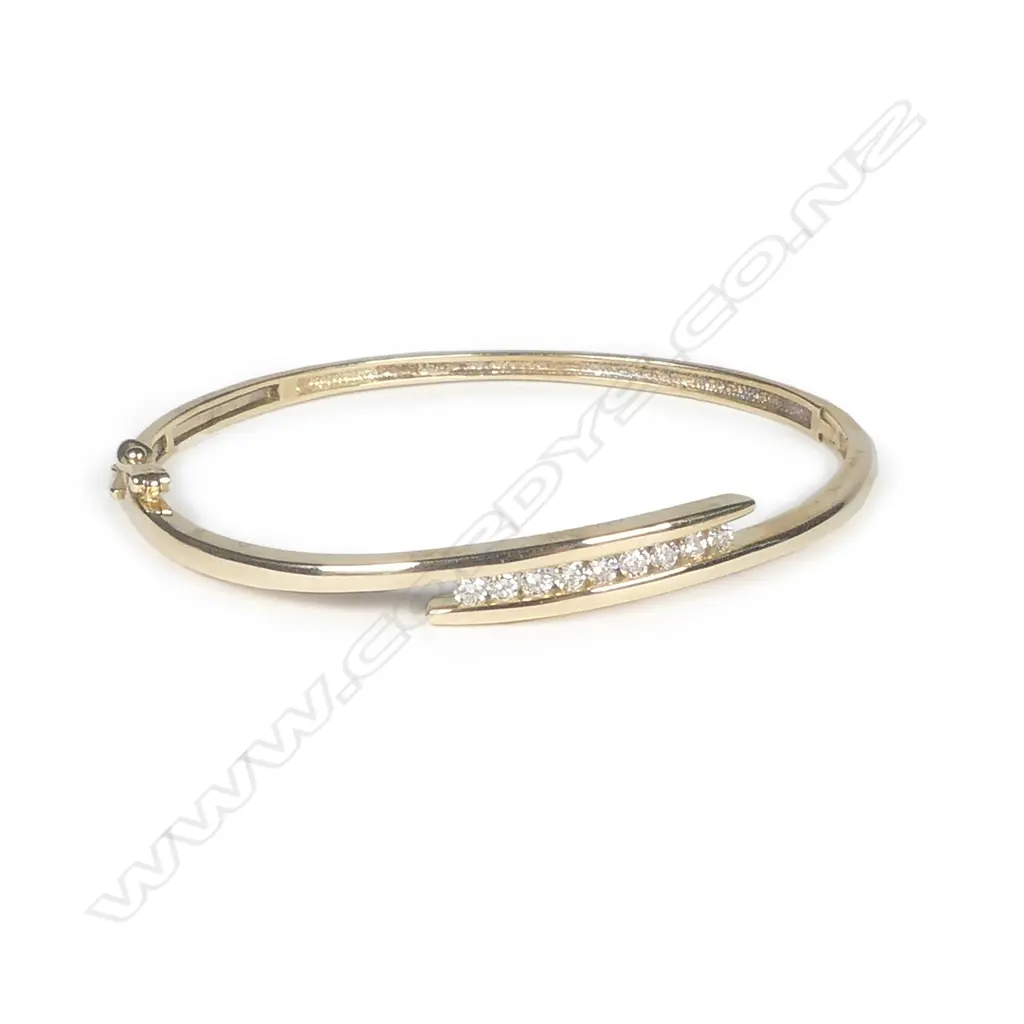 A 9ct yellow gold and nine diamond hinged bangle Image 1++
