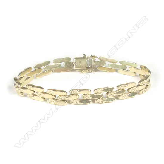 A 14ct gold bracelet