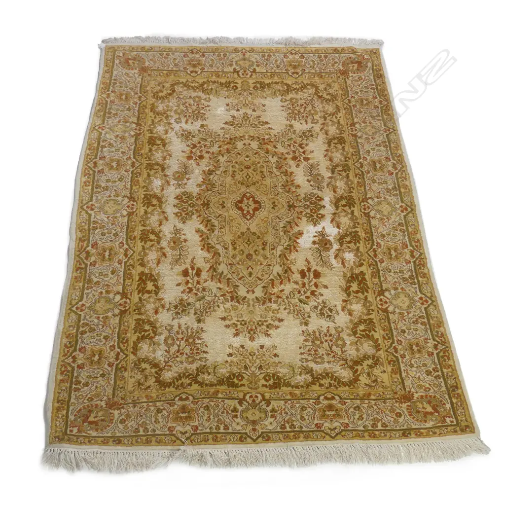 A finely knotted Persian rug Image 1++