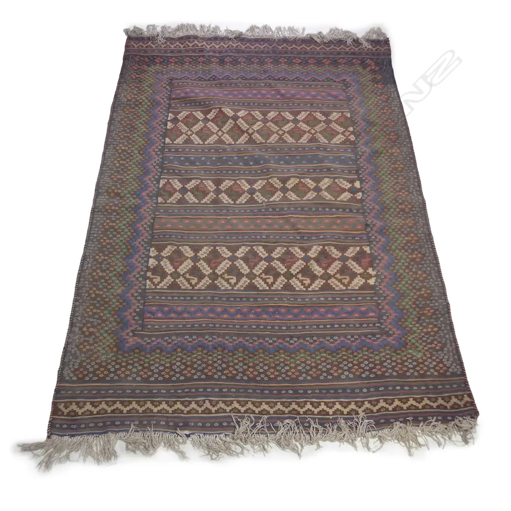 A hand knotted rug Image 1++