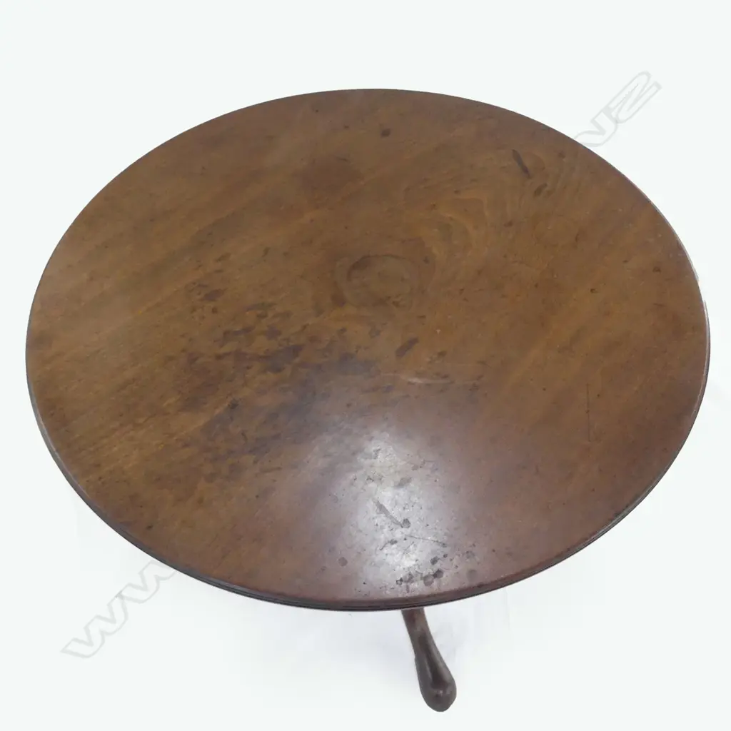 A George III mahogany wine table Image 1++