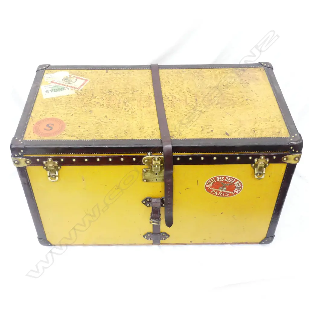 An early 1900s Louis Vuitton steamer trunk Image 1++