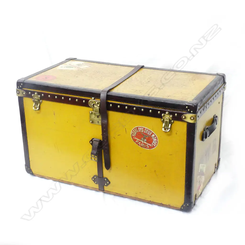 An early 1900s Louis Vuitton steamer trunk Image 1++
